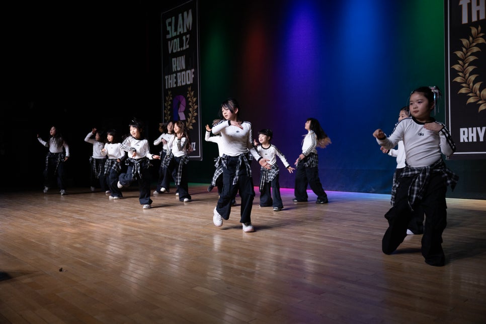 인천 키즈 댄스학원 리듬하츠 공연 무대