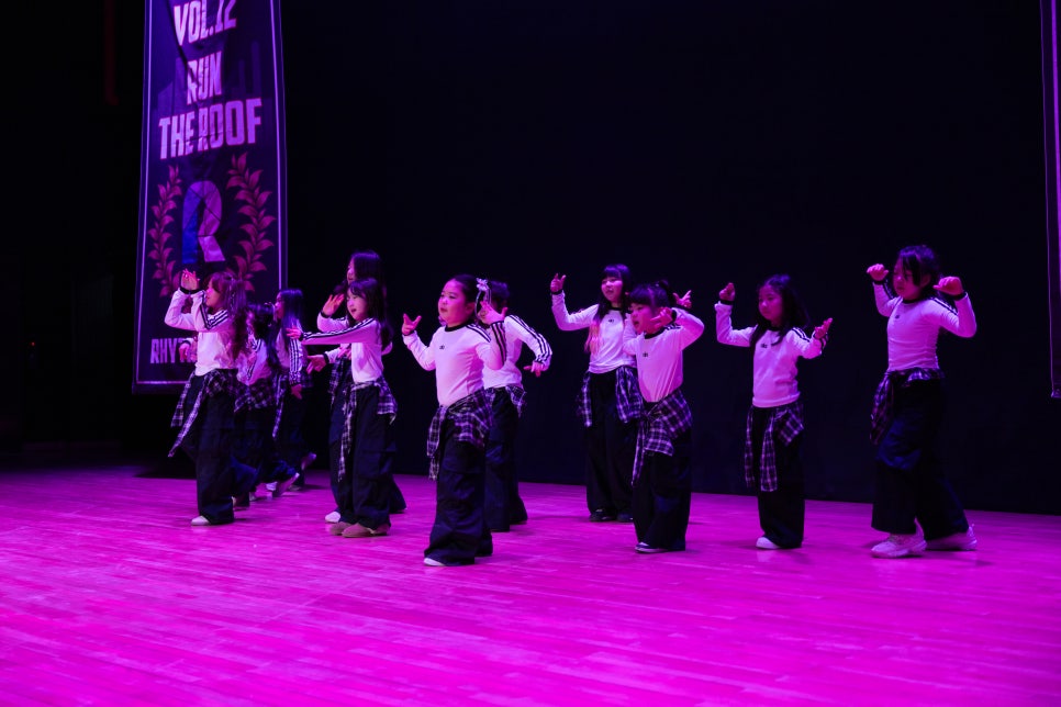 인천 키즈 댄스학원 리듬하츠 공연 무대