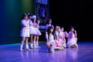 인천 키즈 댄스학원 리듬하츠 공연 무대 사진